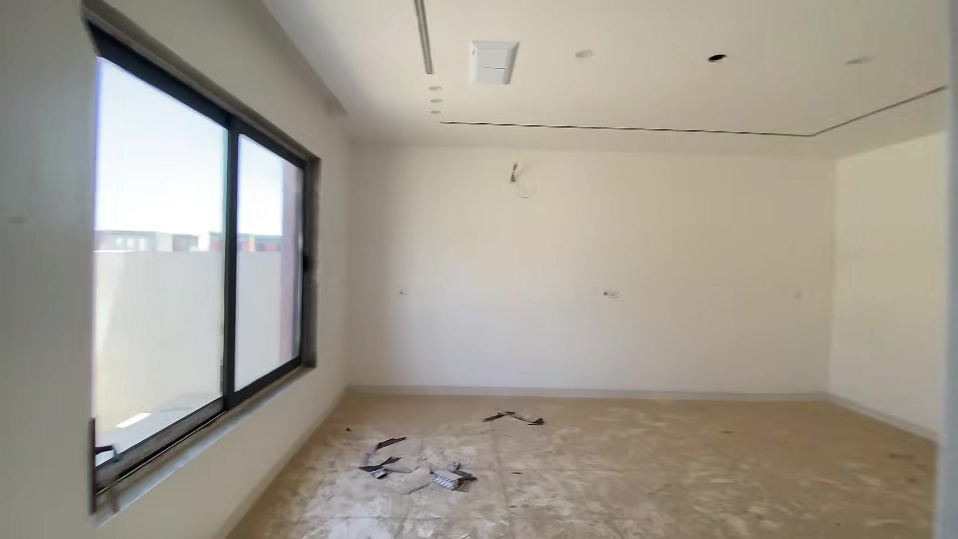 بيت ٢٠٠ متر للايجار جديد صفر طابق واحد 

غرفتين نوم وصالة واستقبال ومطبخ وصحيات 

مجمع سكاي لاند ع طريق اربيل 

***********
***********
***********
