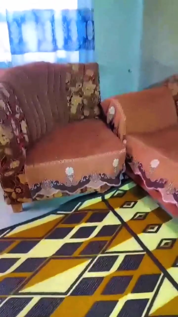 سلام عليكم اخوان عندي ديوان للبيع أسعر 250بي مجال ديوان 11متر خشب عراقي هذا رقمي للتواصل معنا ***********

