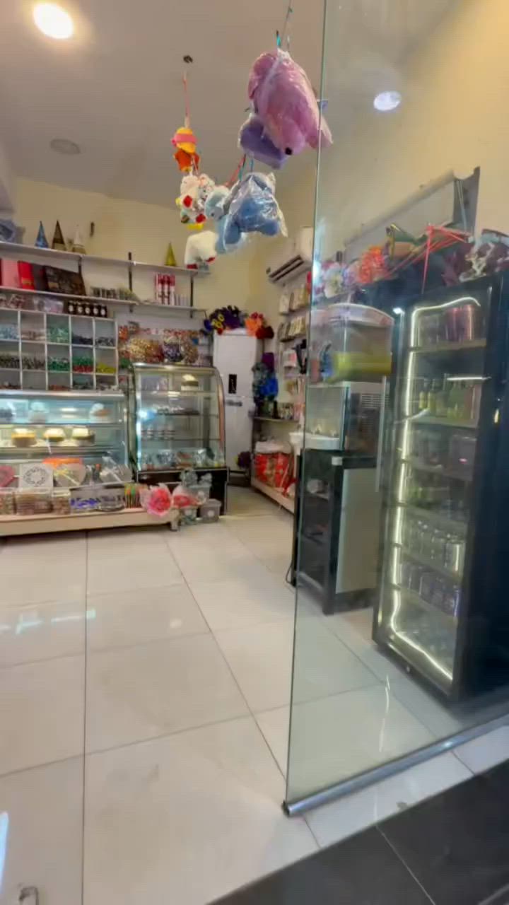 غراض محل كامل للبيع عارضات كيك ثنين عارضه مشروبات مكينه ازبري ميوزه مرمر فاترينات غراض محل بكامله للاستفسار *********** مكاني الحريه
