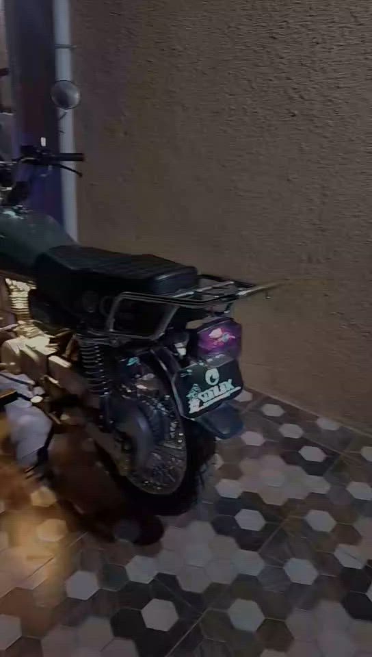 السلام عليكم ورحمة الله وبركاتة
دراجه ايراني تايكر مديل 2025 بعدها زيرو ماشيه 41كيلو متر مبين بتصوير دراجه نضيفه بمعنى الكلمه 125C مكينه خير من الله الدراجه سعرها 800 وبيها مجال مكاني ديالى ناحيه جديده الشط الحويش متواجد خاص او رقم ***********

