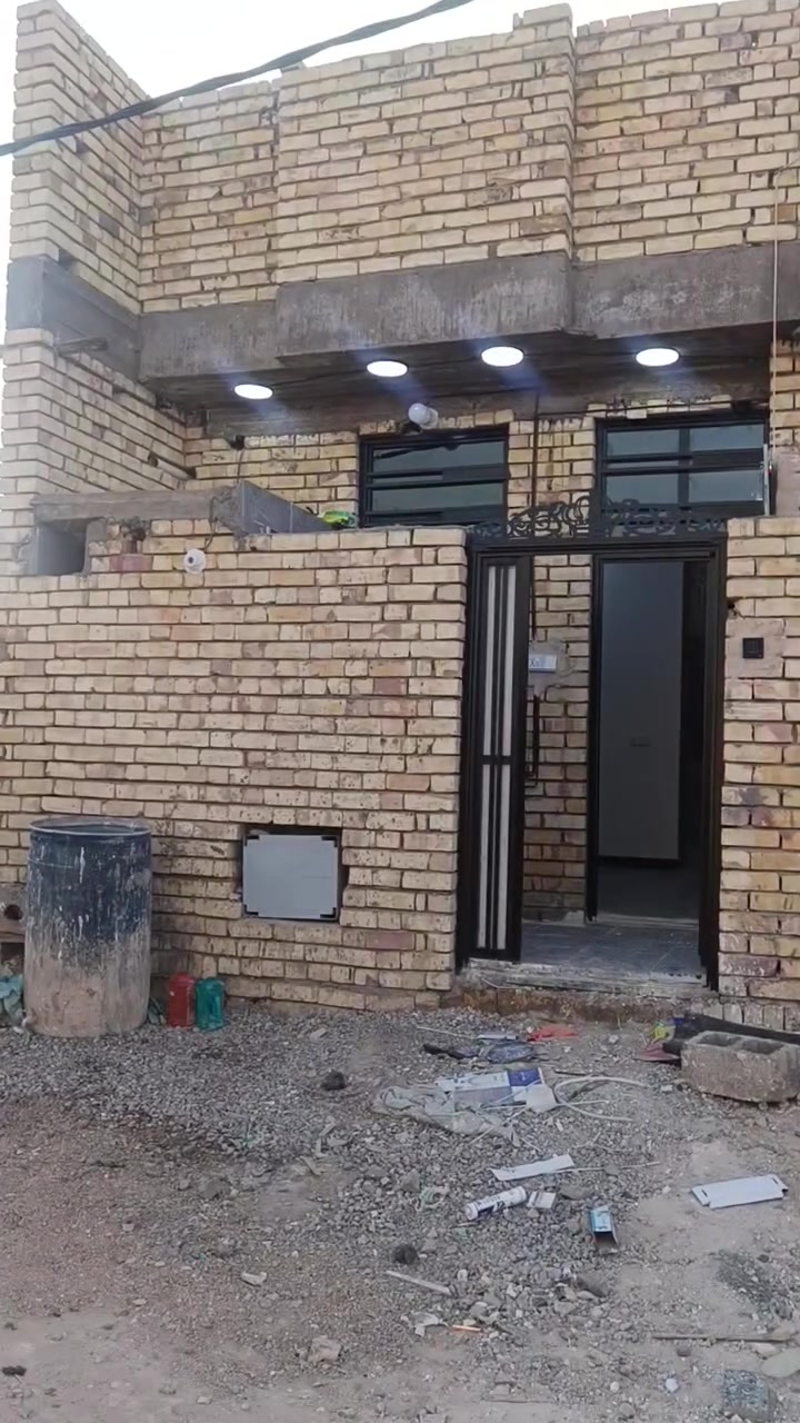 سلام عليكم بيت مساحه 55متر كمل بس عوزه وجهيه الفرع مالته 7متر مجاري ومي وراح يطب المقرنص البيت العنوانه سبع قصور شارع أبو علي مقابيل الحسينه مال الزهرة هاذه رقمي ***********
