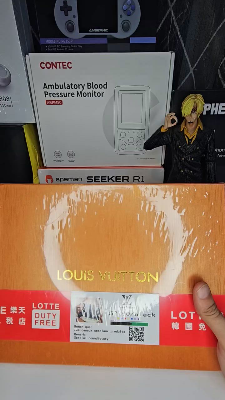 لأصحاب الذوق الجميل المتميز 💯 حقيبة Louis Vuitton Coussin PM باللون الأسود، وتتميز بجلد حمل منفوخ ومزين بنقشة Monogram

مواصفات وتفاصيل التصميم:
♦️الخامة الأساسية: صُنعت الحقيبة من جلد الحمل الناعم والمنفوخ (Puffy Lambskin)، المزين بنقشة Monogram الأيقونية البارزة والمحفورة بالكامل على الجلد.
♦️الإكسسوارات: تأتي بقطع معدنية وسلسلة كتف عريضة باللون الفضي اللامع والمنقوش عليها شعار الدار.
♦️الحمل والأحزمة: تحتوي على حزام قماش عريض وقابل للتعديل والإزالة للحمل الكاجوال (Crossbody)، بالإضافة إلى السلسلة المعدنية الفضية الأنيقة لحملها على الكتف أو كحقيبة يد.
♦️التنظيم الداخلي: مقسمة من الداخل إلى 3 مساحات تخزين منفصلة مع إغلاق محكم بسحاب علوي.
.
.
الاعتماد كارت اسيا او تحويل سوبر كي 
#تابع_منشورات_الصفحه


**إذا كنت صاحب هذا الإعلان وتريد حذفه لأي سبب، رجاءا أرسل رسالة إلى الدعم الفني**