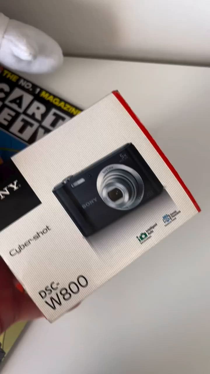 Sony Cyber-shot DSC-W800 

‎‏𝐇𝚰𝐆𝐇𝐋𝚰𝐆𝐇𝐓𝐒 📌
Highlights
* 20.1 MP 1/2.3" Super HAD CCD Sensor
* Optical 5x Zoom Lens & 10x Digital Zoom
* Equivalent 35mm Focal Length: 26-130mm
* 2.7" Clear Photo LCD 230k-Dot Monitor
* 720p HD Video at 30fps
* Optical SteadyShot Image Stabilization
* 360˚ Sweep Panorama
* Easy Mode & In-Camera Guide
* Smile Shutter for Auto Smile Capture
* Convenient USB Battery Charging

‎‏COMES WITH
‎‏Sony Cyber-shot DSC-W800 Digital Camera (Black)
NP-BN Rechargeable Lithium-ion Battery
SONY CHARGER 
Wrist Strap
USB Cable / memory card 8GB

الكاميرا مع الكارتونة وملحقاتها هي نفسها اللي موجودة بالفيديو، فقط الفلاش ميموري نوعية ثانية مو Sandisk

السعر 90 الف


**إذا كنت صاحب هذا الإعلان وتريد حذفه لأي سبب، رجاءا أرسل رسالة إلى الدعم الفني**