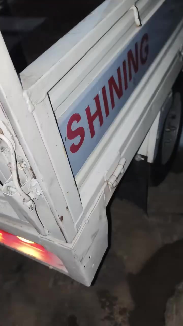 سلام عليكم
ستوته للبيع ستوته محرك شرط 
كهربائية كامل شغال
 والكشر جدام العين
مكان طوز خورماتو
للتواصل عل الرقم ***********
سعره 1250وبيه مجال حك الجيه

