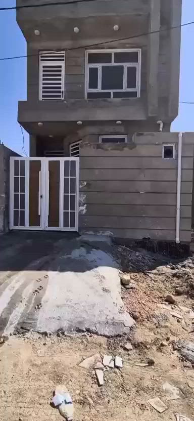 للبيع للبيع 
بيت طابو صرف المساحه ١٠٠متر سيف وره مركز الشرطه 
وره شارع ٣٠
ينباع على المبادره مقدمه ٢٥مليون فقط تاخذه كامل بدون اي تعب معامله ولا محروقات بس الدلاليه  .
 يحتوي البيت على غرفه نوم وحده هول او مجمع صحيات مطبخ او أستقبل بناء درجه اوله 
نفس هذه الموجود با الفيديو بس غرفه وحده
القسط الشهري ٤٥٠
اي استفسار بخصوص البيت اتصل على الأرقام التالية 
***********٧٨٦٦٩٣٠٧٢٨
