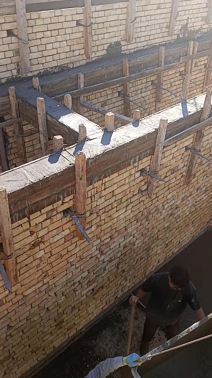 تم بفضل الله تعالى وبركاته صب رباط مساحته 125 متر وصبت النضافه في طوبه والنخيل والتوفيق للجميع ان شاء الله اخوكم احمد النجار لجميع اعمال النجاره والتسليح والصب ***********
