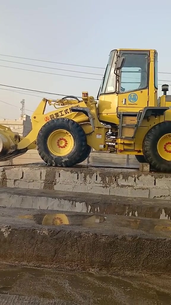 سلام عليكم شفل كوماتسو حجم 100
6سالندر للبيع مكان بغداد الدورة والشراي بي خير ودلل ***********
