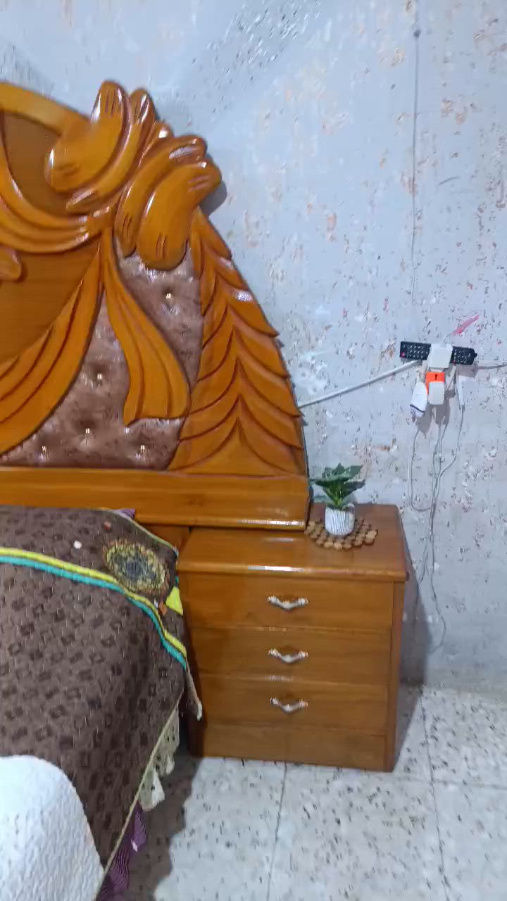غرفه تسكام صاج داخل وخارج ام السته طابقين نظيفه كولش سقف وقاعده بلوك السعر 900وبيه مجال مكاني محاويل للاتصال ع الرقم ***********
