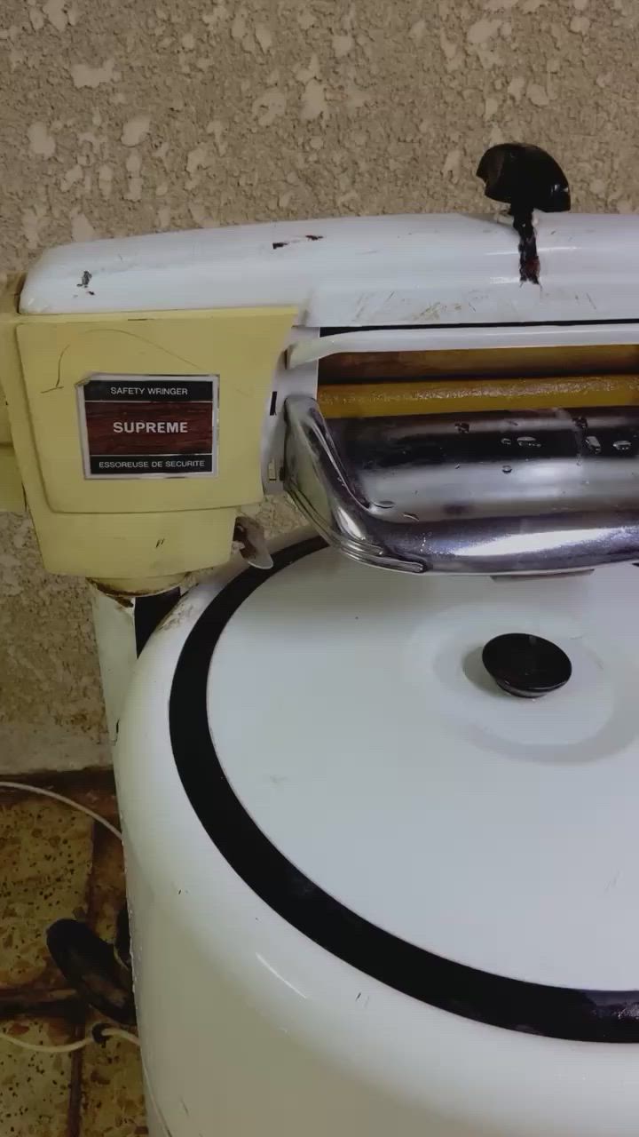 مرحبا
غساله انتيكه 
نضيفه جدا كانت مخزونه 
نضافته 9‎0‎%‎
مكانه بغداد


**إذا كنت صاحب هذا الإعلان وتريد حذفه لأي سبب، رجاءا أرسل رسالة إلى الدعم الفني**