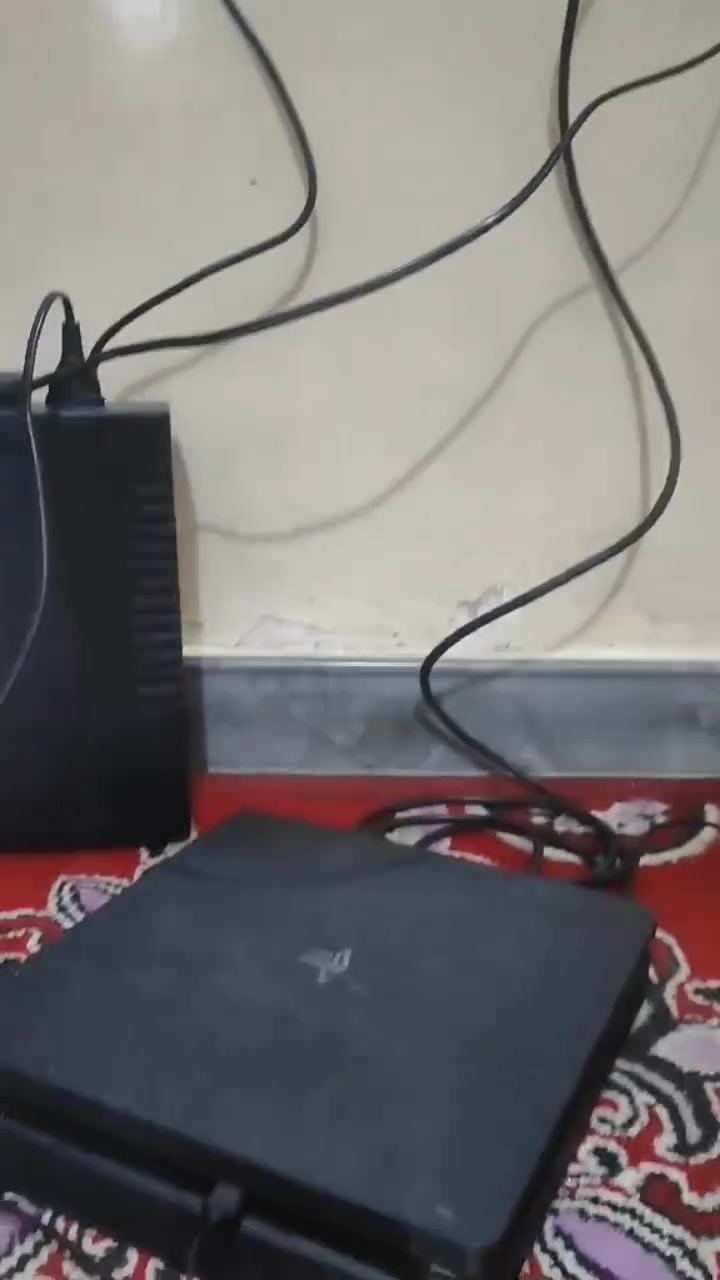 السلام عليكم بلي 4 مهكر قرص نظافه 90 بالميه لوك ستيكر ذاكره واحد تيره مع كامل ملحقاته سعر 325الف
نظام 11 
***********
