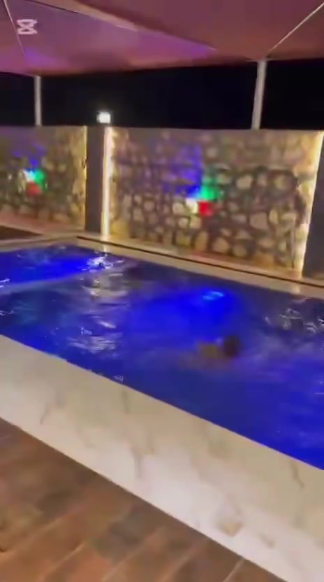 مزرعة جنات المدائن 🏝️
📍بغداد المدائن 
تحتوي على : 
بيت غرفتين وصاله
مسبح كبير 
مسبح اطفال 
منضدة 
فيشة 
كرة سلة 
مراجيح 
زحليگة
كميزة
جلسات مفتوحة 
جلسة عربية 
باربكيو كامل 🍡
للاستفسار والحجز التواصل ***********

