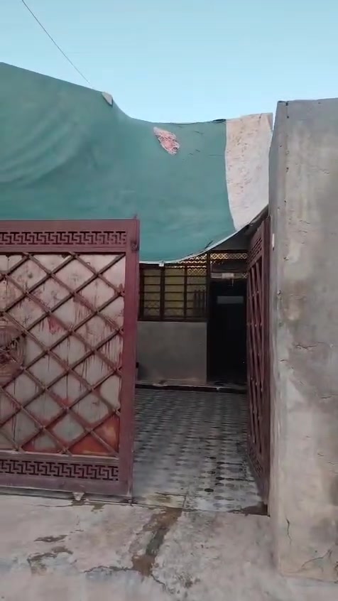مشتمل للبيع مثنى الخظراء 
مساحة 180 متر واجه 7 وربع نزال 25 شارع 12 متر 
طابق واحد غرفتين نوم استقبال ومطبح حمام صاله كراج سيارة واسع 
اول بلوك مابعد مدرسة ابطال العروبة 
سند باسم المالك 
السعر 73 مليون وبيه مجال قليل 
للاستفسار مراجعة مكتب الحسني للعقار 
***********
***********
***********
