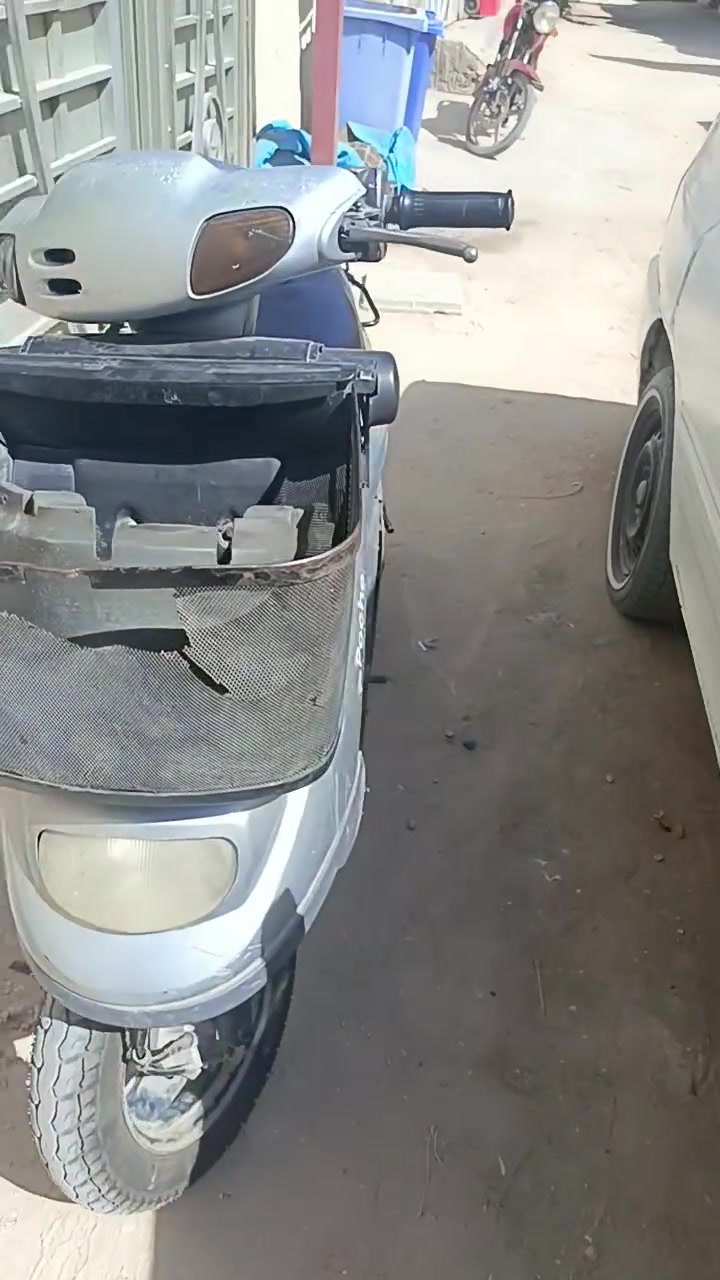السلام عليكم دراجه منغولي لبيع  بس العرموطه مالت الهندر عطلانه حلوه ومناسبه سعره 225 تايرات جديده مكاني كربلاء الحر اتصال على الرقم ***********
