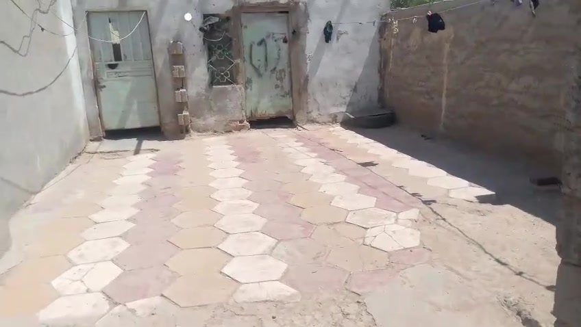 بيت  150متر زراعي للبيع مقابل حي القدس الاول قريب على شارع ابو صخير مقابل المعهد الفني السعر 7 ملايين وبي مجال بسيط للاتصال 
***********
ابو زينب للعقار
