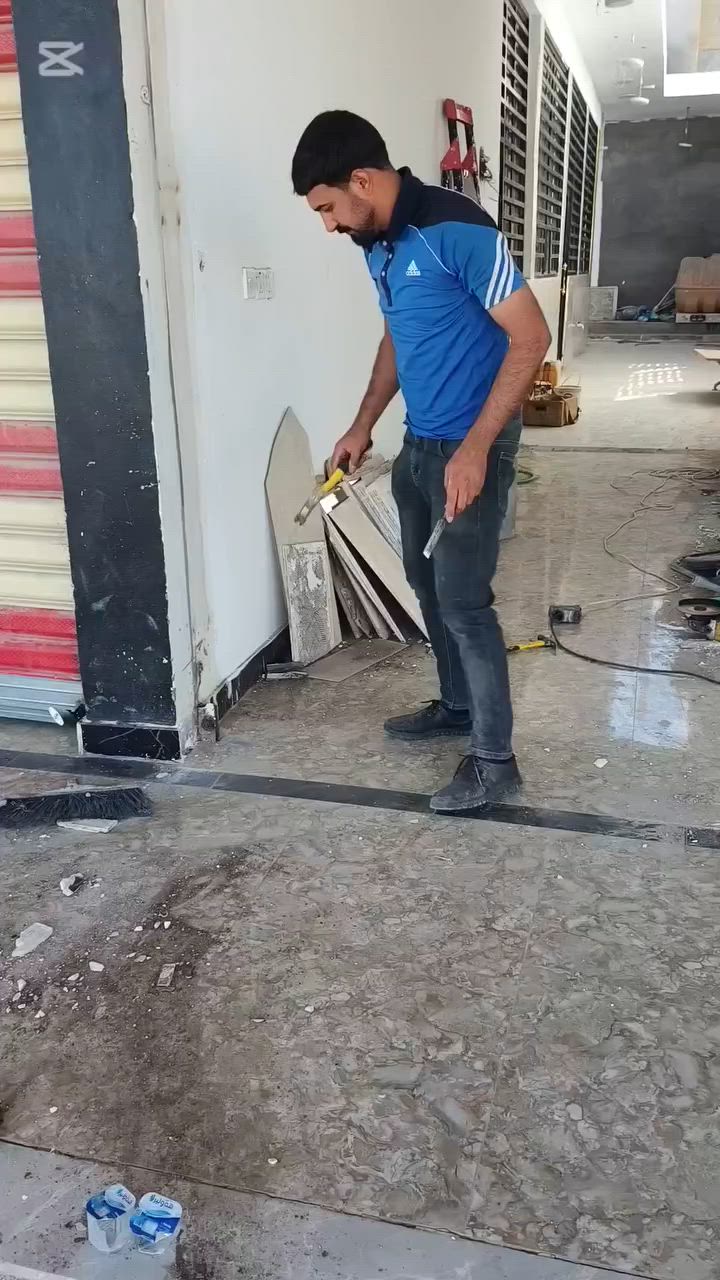جمال الباب تعرف ذوق أصحاب المكان
"هذا الباب مو مجرد مدخل، هذا واجهة مركز الطبي كامل."
... الموقع .ديالى خان بني سعد حي الانتصار 
الهاتف. ***********
