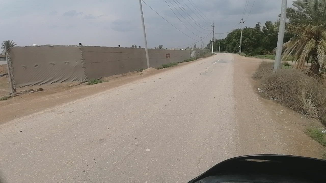 متوفر  ١٢٠٠ متر زراعي ١٧  بالداحرة وجه علئ الشارع مبني بيها بتلو ٢٠٠ متر  بناء هرمي تصميم مهندس 
شارعها سبيس بصف السدة  قريبة علئ المجمعات السكنية
الاتصال ***********
