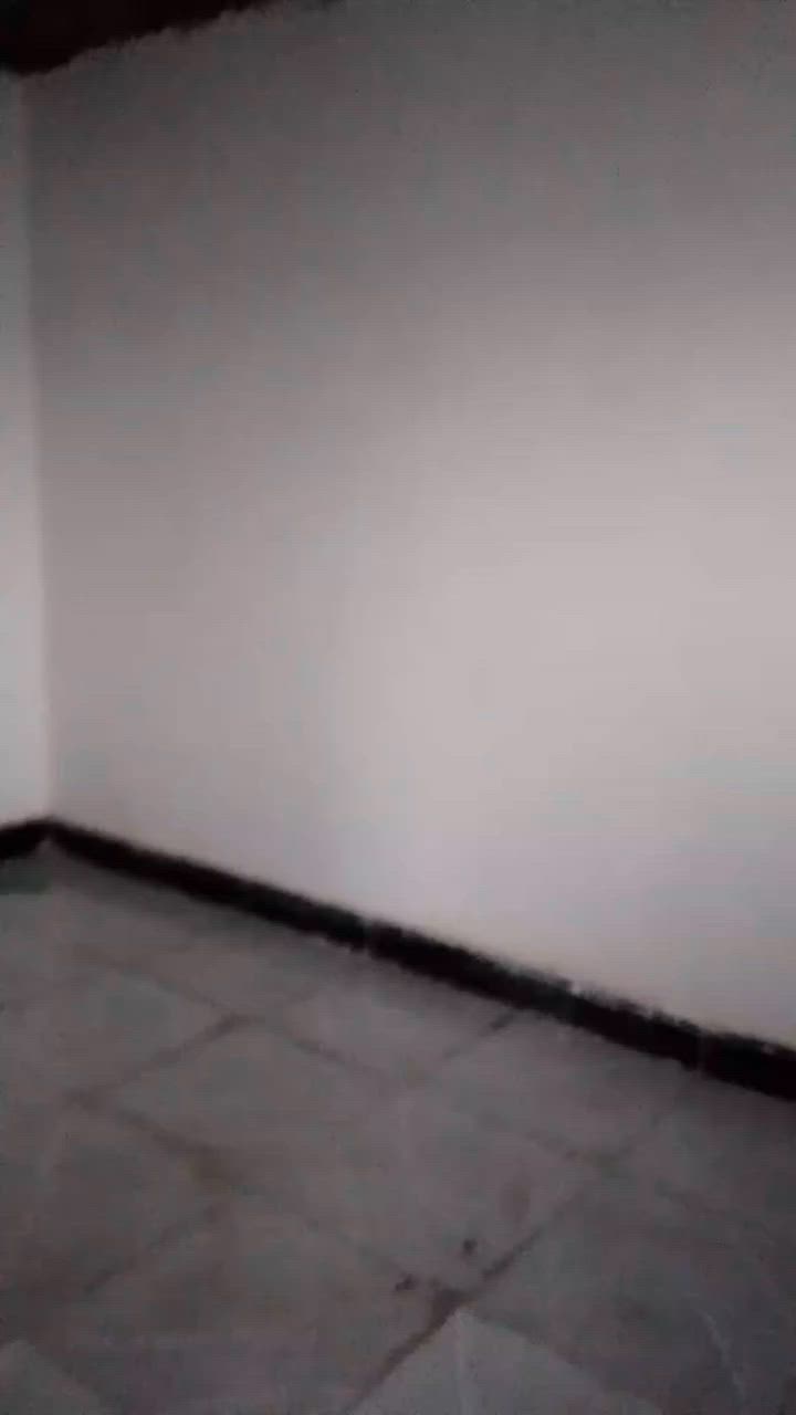 بيت 50متر خلف سكلت  لكرعاوي شارع لزوار قرب اسواق مبارك  يتكون من غرفة وصالة ومطبخ وتخاريج  صاير وجه شارع موقعه كلش حلو*********** ابو درةلسعر22   بي نواقص سقف ثانوي وشد لنقاط لدرج باياتة موجودات   تريد اكملة تريد علا هاي لحطة
