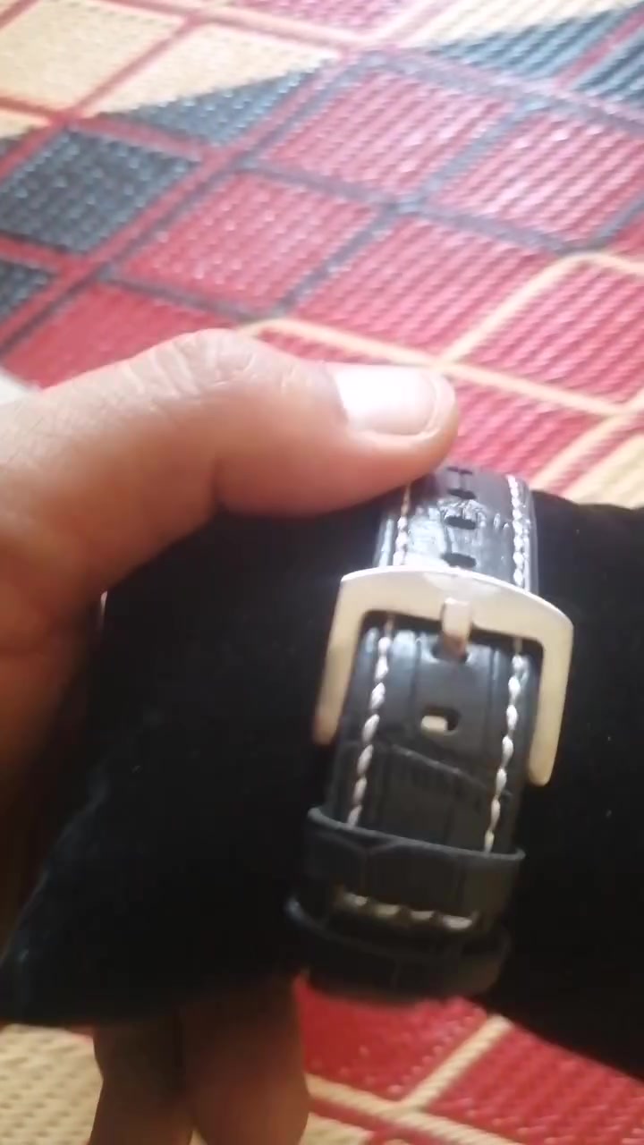 سلام عليكم ٣ ساعات ماركه اصلي باتري مكينه ياباني ابيع شلع ١٣٥ الف بس السوده ام سناتر سعرهه ٨٠ الف الله شاهد بغداد مدينة الصدر *********** توصيل داخل مدينة الصدر بس
