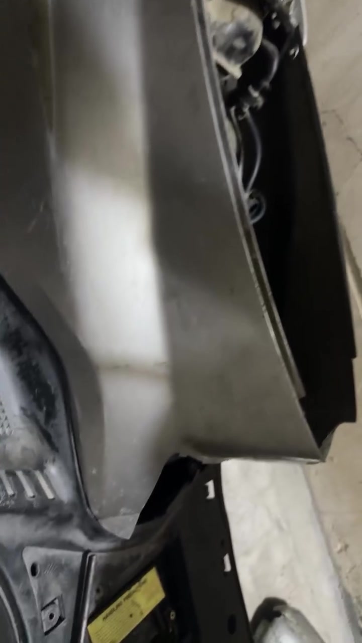 سعره ٢٠٠
دراجه كلشي بيها بلاد 
بس مكينته كايمه ومامفتوحه 
كفر كدام وجنطه موجودات مكاني بغداد البياع ***********
