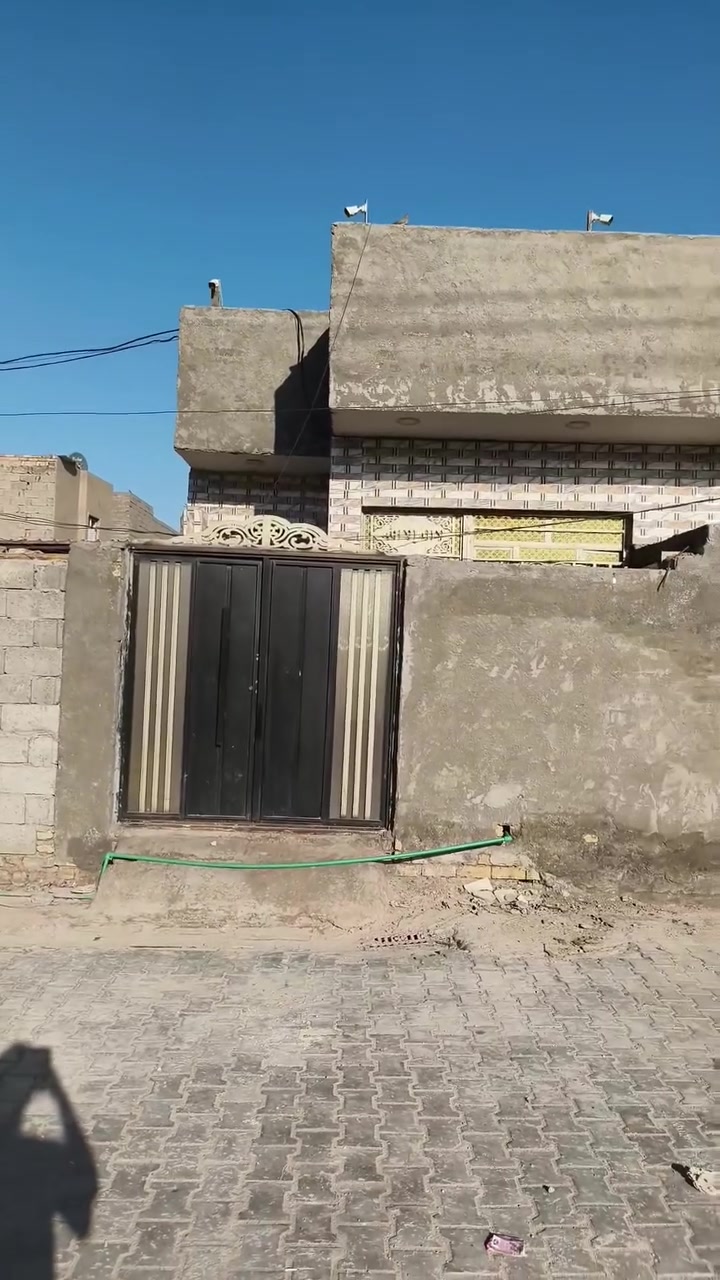 سلام عليكم بيت ١٢٠ م كامل خدمات ماء مقرنص إنترنت كهرباء كامل ثالث بيت على شارع موقع سبع قصور شارع كريش شوفت عينك بيت طابوك وبناء جديد سعرها ٤٣ مليون لغرض سفر اريد ابيع وسافر رقم هاتف ***********
