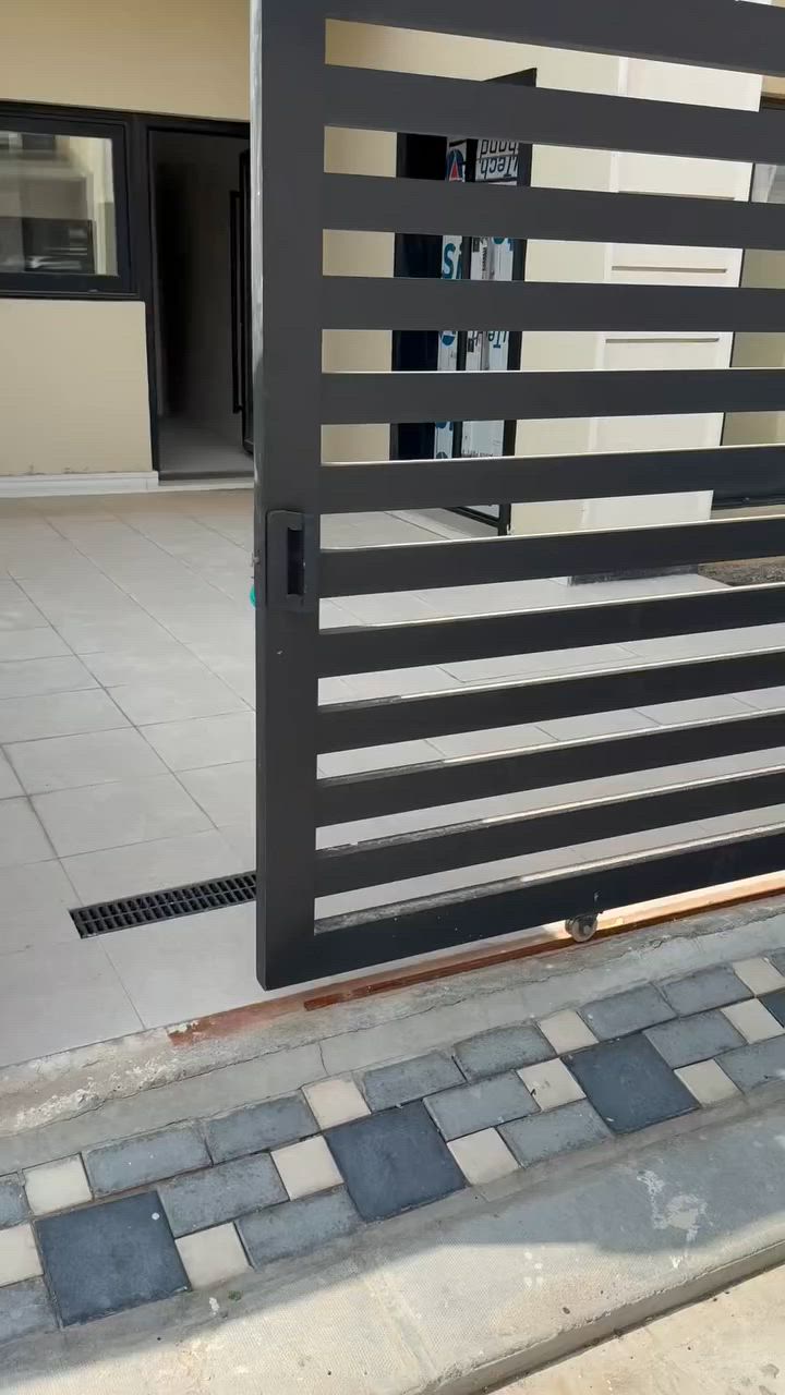 سلاام عليكم بيت في قرية الكاضميه السكني للبيع
المساحة ١٥٠ متر مستعجل على وسعر مناسب جدا 

***********
