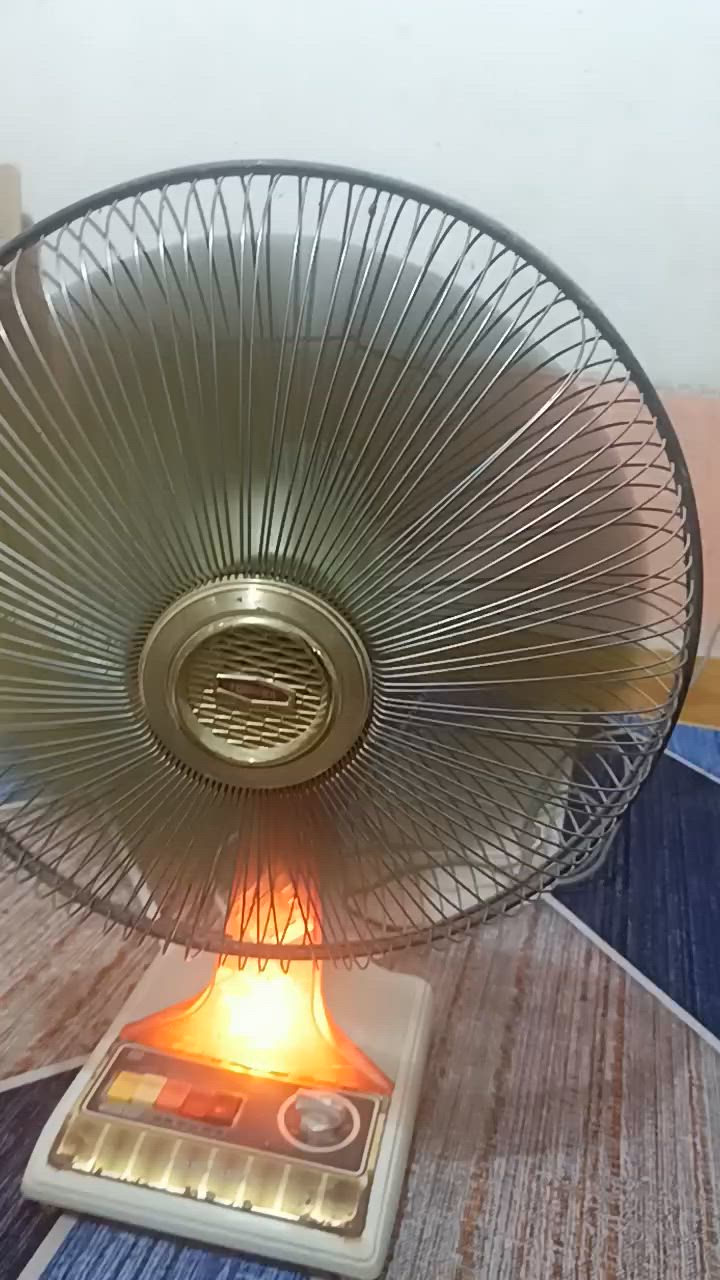 مروحه للبيع شغاله بيها ثلاث سرع وتحتوي على كلوب سعرها 35,000 مكان سوق الشيوخ العكيكه للاتصالات ***********
