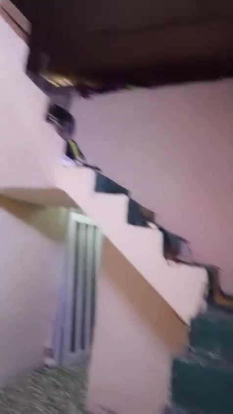 سلام عليكم عندي بيت البيع منطقت ام الكبر ول غزلان مساحت البيت 160 وتواصل عبر وتساب ***********⁩
