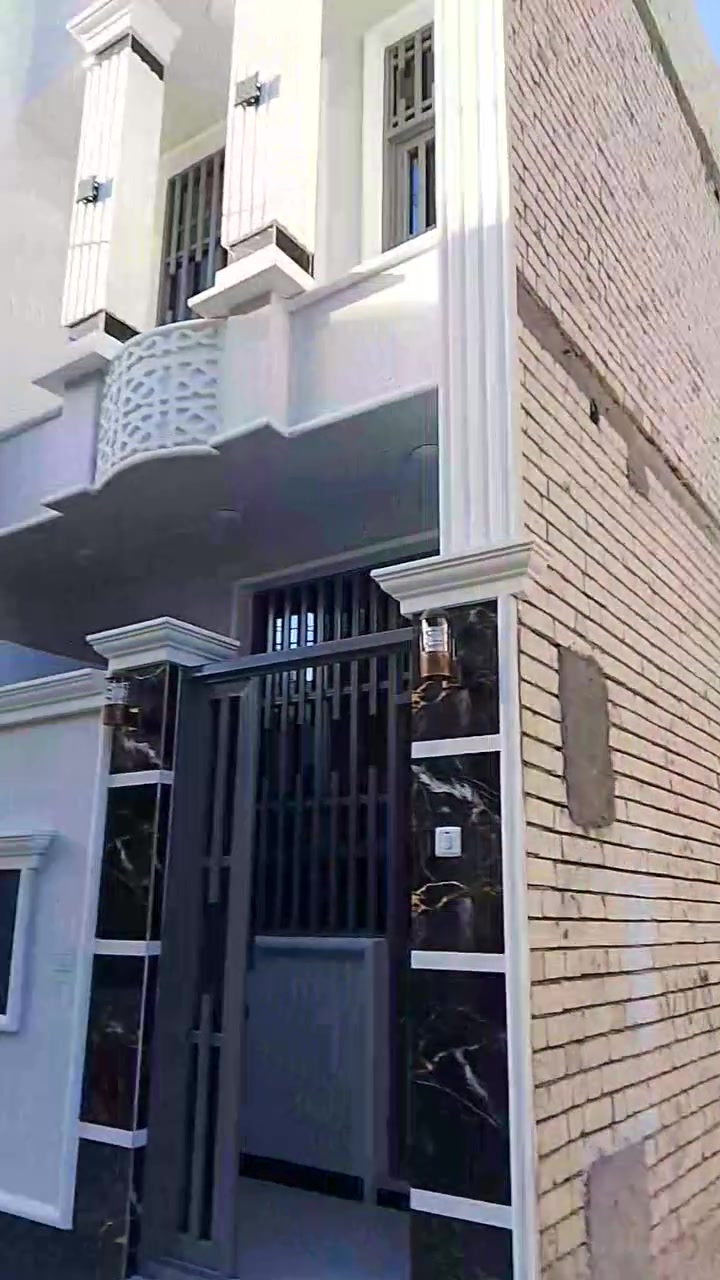 دارين متجاورات مساحة الواحد 53 م طابقين بناء طابوق جمهوري طابقين بناء درجه اولى اقرار محكمه من صاحب الارض طابو خدمات كامله شارع 10 م تبليط حي الفتح نهايت سايدين الجاير   السعر جيد مناسب جدا 95 مليون سعر الدار الواحد   95.مليون تواصل ***********
