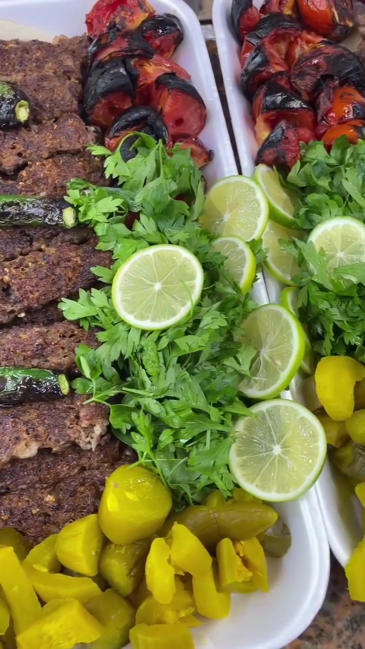 ‏🤤🔥🥓 الكباب المشوي باللحم العراقي والشكل اليفتح النفس ، شنو منتضرين 💙😔 
‏والاسعار تناسب الجميع ، وشرط اللحم عراقي 100% 
‏متواجدين من 7 ص الى 1 بعد منتصف الليل  مع توفر خدمة التوصيل داخل السيدية مجاني ، ويوجود توصيل لكافة المناطق في بغداد  / للاتصال والاستفسار على الرقم التالي .
‏*********** 📲
‏العنوان / السيدية - شارع العلوة - مجاور الضريبة .
‏
