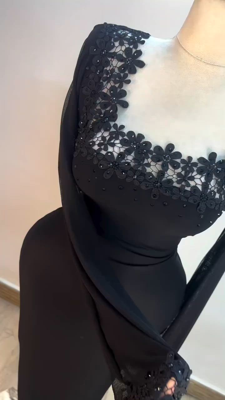 فستان راقي بتفاصيل فخمة ✨
قماش إيطالي كابو مطاط – درجة أولى
شغل يدوي متقن يناسب ذوقك 👗
🔹 تفصيل حسب القياس
🔹 تصميم خاص
🔹 متوفر بكل الألوان
للحجز والاستفسار:
📞 ***********
📩 واتساب
@ازياء اولفيرا
