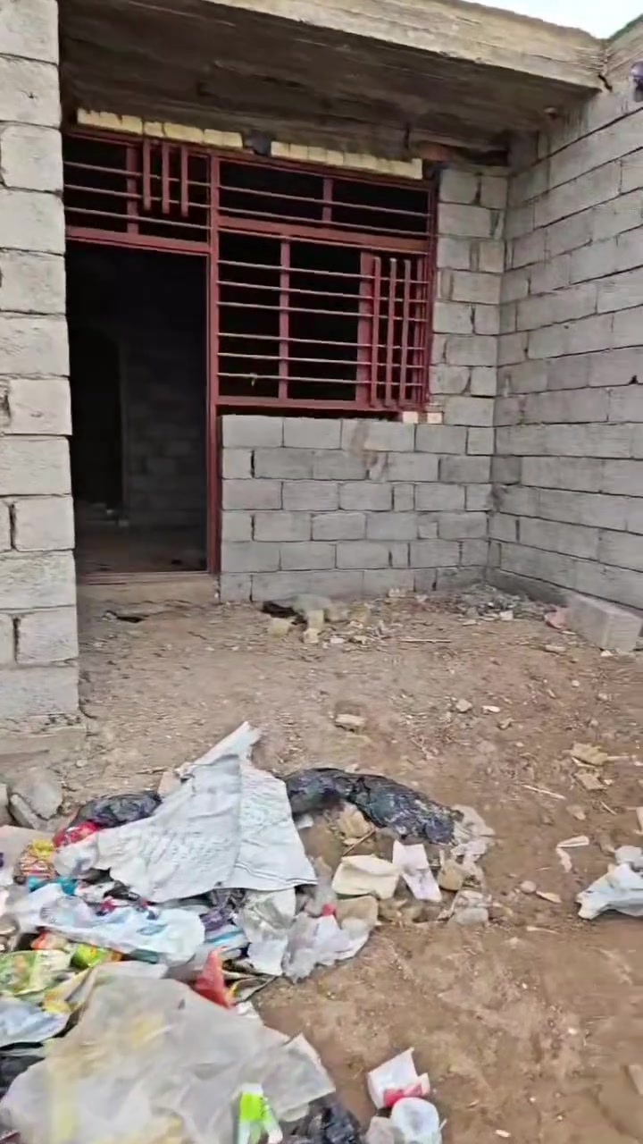 للبيع هيكل مساحة 200متر عقد قرار117 زراعي وجه9نزال22غرفتين نوم صاله و استقبال ومطبخ وحمام داخلي المكان فلكة سلمان باك منطقة حي الفاروق 
خدمات كاملة ماء كهرباء مجاري تبليط 
السعر45مليون بي مجال للاستفسار***********
