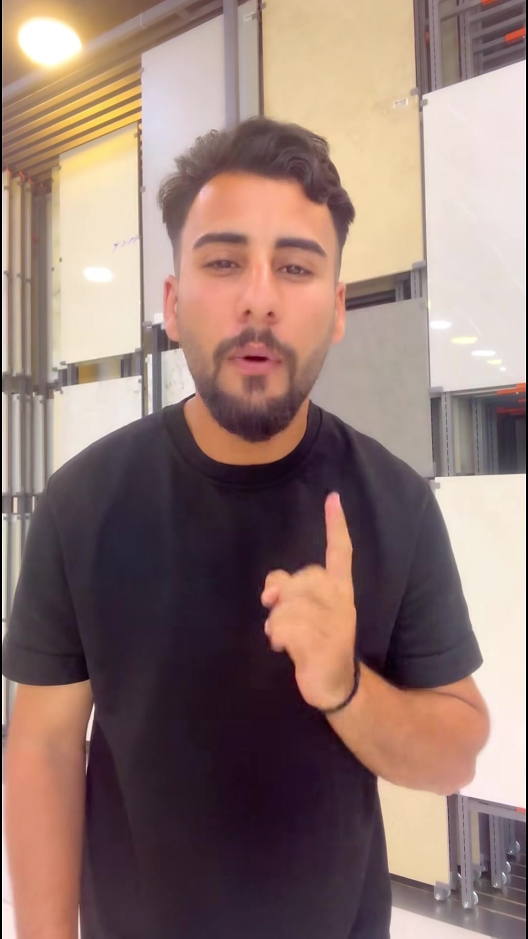 شركة بشائر السعادة فرع التاجيات للمرمر والبورسلان والسيراميك
نحن لا نوفر مجرد بورسلان، بل نضع بين يديك الأساس المتين والجمال الذي يليق بتطلعاتك.
- تنوع استثنائي: تشكيلة واسعة تناسب جميع الأذواق من المودرن الصريح إلى الكلاسيكي الهادئ.
- مقاسات مثالية: توفير قياسات متنوعة الذي يقلل الفواصل ويمنحك مظهراً انسيابياً متصلاً.
- جودة عالمية: خامات مختارة بعناية لتضمن 
.لك الجمال المستدام والقوة الفائقة.
.
لتواصل ولاستفسار [***********][***********]
