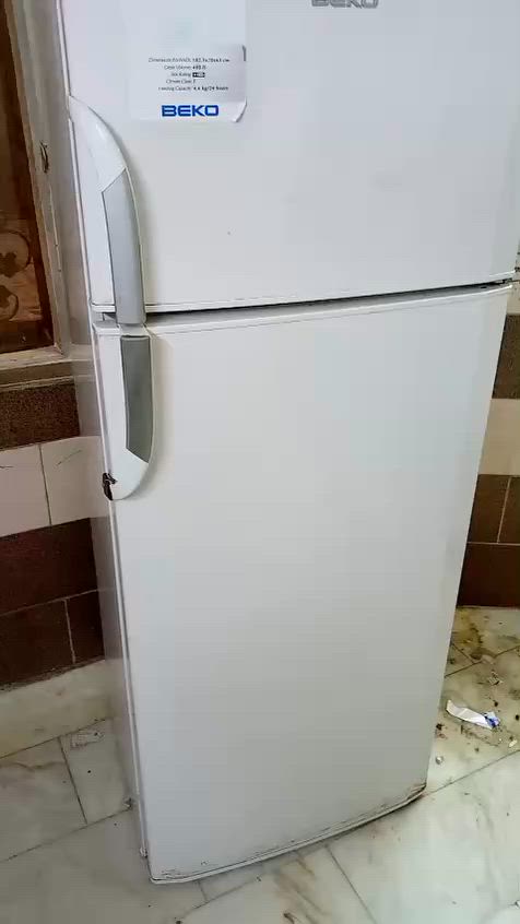 ٢ سبلت طنين ونص شغالين فول تبريد 
مراوح سقفيه
ثلاجه بيكو تبريد فول
مبرده 
طباخ كريازي ٦ عيون 
تخم قنفات
كاونتر المنيوم ٣ قطع كاونتر مترتين وملحق وكاونتر سنك
ميز زجاج للطعام و٦ كراسي
سرير حديد يحتاج تصليح 
السيديه
***********
