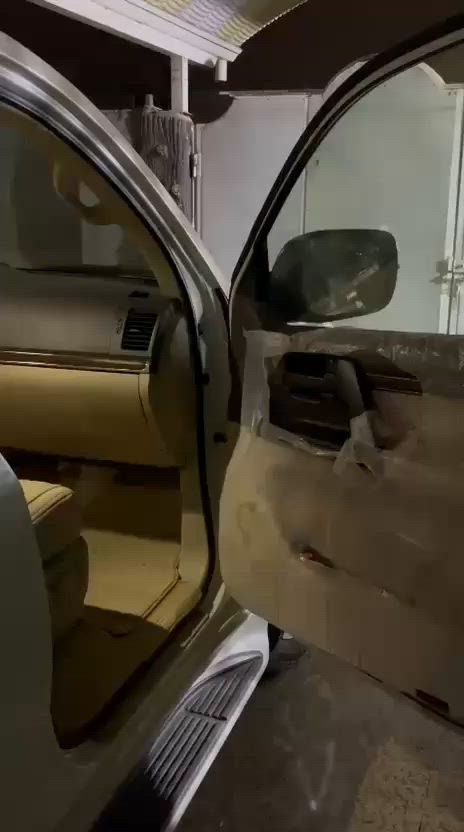 سلام عليكم  
لاند كروز للبيع والمراوس 

لاند كروز GXR2021

-السيارة جديده حيل ماشيه 53الف
مواصفات شركات 
1-ثلاث شاشات 
٢-فتحة 
٣-تحكم ستيرن 
٤-كشنات جلد
٥-كشن كهرباء 
٦-كامرة خلفية 
٧-ثلاث قطع تبريد      
8-تشغيل عن بعد.    للاستفسار ***********
