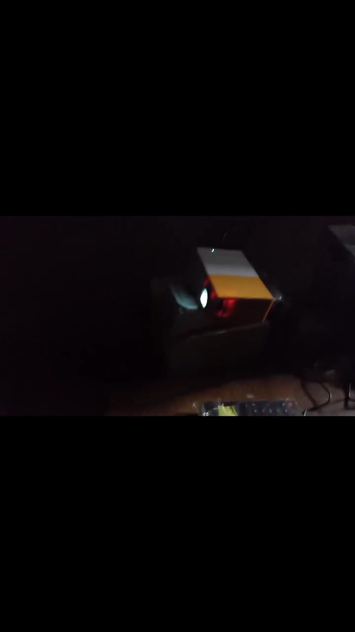 *📽 للبيع | بروجكتر LED Mini YG300 شبه جديد*

*الحالة:* مستخدم ساعة وحدة فقط للتجربة، نظيف 100% كأنه جديد ✅  
*الملحقات كاملة:* الكارتونة + ريموت + كيبل باور + كيبل AV

*المواصفات:*  
- الحجم صغير وخفيف، تكدر تاخذه بسفرة  
- منافذ: HDMI + USB + مدخل كارت ميموري + AV  
- يشغل أفلام، يوتيوب، بلي ستيشن، محاضرات  
- حجم الشاشة يوصل لحد 60 إنش  
- يشتغل بأوضح صورة بالظلام  
- عمر اللمبة LED طويل 30,000 ساعة  (يعني اذا تشغله ساعتين باليوم يدوم عندك.  40  سنة) 

*السعر: 30الف وبي مجال 

*المكان:* تكريت - 
*للتواصل:*  ***********
*ملاحظة:* ضمان تشغيل، تكدر تجربه قبل لا تستلم
سبب البيع: عدم الحاجة
تابع الفيديو  (للضمان) 
ملاحضة (الجهاز ماينربط على الهاتف فقط عن طريق الحاسوب)
