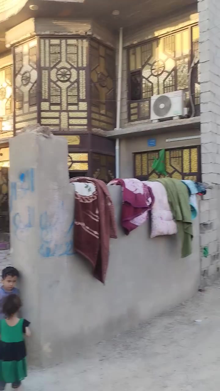 السلام عليكم بيت اللبيع المكان دوانم خلف اسواق المدينه مساحة البيت 220 متر يحتوي عله غرفتين نوم 5 ×4 استقبال 7 ×4 الصاله 9 ×4 مطبخ 6×5 القاط ثاني يحتوي عله 4 غرف الستفسار عله رقم وخاص هم متواجد

***********
