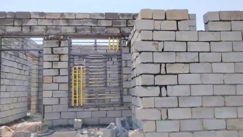 هيكل 100متر زراعي كامل بيبان وشبابيج
قرفه وصاله وديوانيه ومطبخ ومنور وصحيات 
داخليه وخارجيه الرباط 6 شيش 
المكان حي الجوادين النزله الثالثه يم الحسينيه
للبيع السعر خاص  ***********
