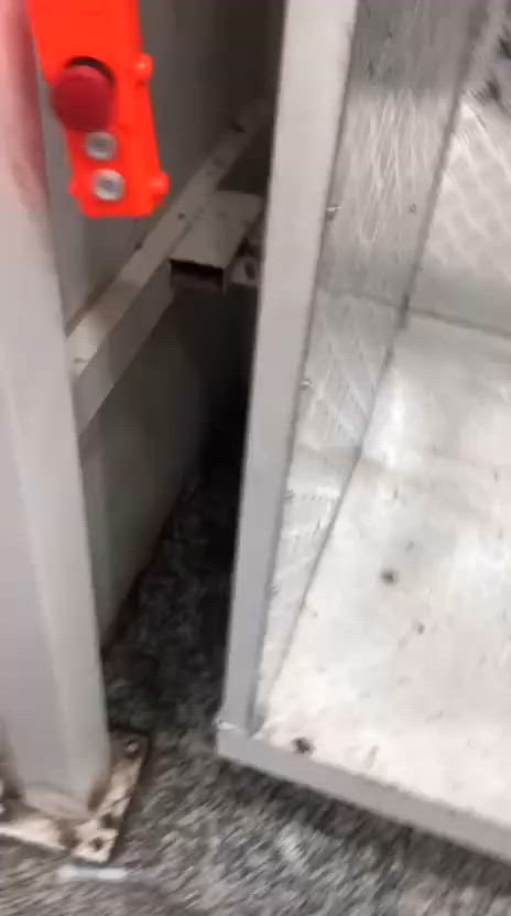 السلام عليكم
اليوم في احد موقع بغداد في منطقة الكراده تحويل من جوزتك ونج الى نضام مصعد تشغيل عند الطلب الكبسه الخارجيه 
ويوجد صيانه المصاعد الكهربائيه ولمنزليه 
***********
