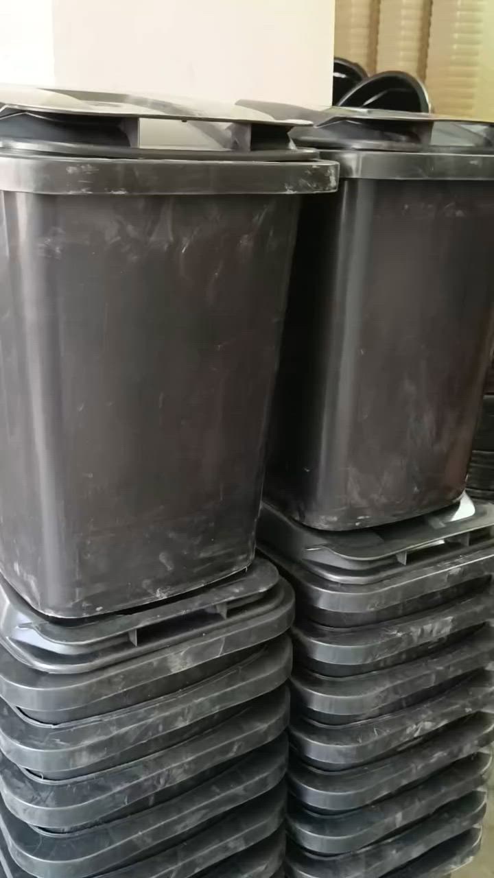 معرض انوار المصطفى لتجاره المواد المنزليه 
حاويه نفايات حجم 40لتر 
تعبه الكارتون12 قطعه 
سعر الدرزن 42,00 آلف والتوصيل مجاني
العنوان الديوانية سوق الجمله مقابل اعداديه الطليعه
واتساب استفسار ***********
واتساب استفسار ***********
