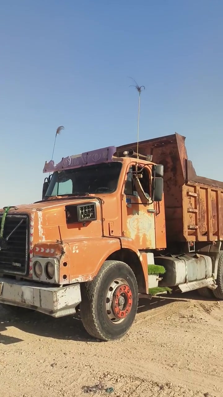 سلام عليكم للبيع فالفو 82  محرك اوربي لاتنقيص ولا تبخير گير 4×4  جاهزه للعمل رقم ***********
