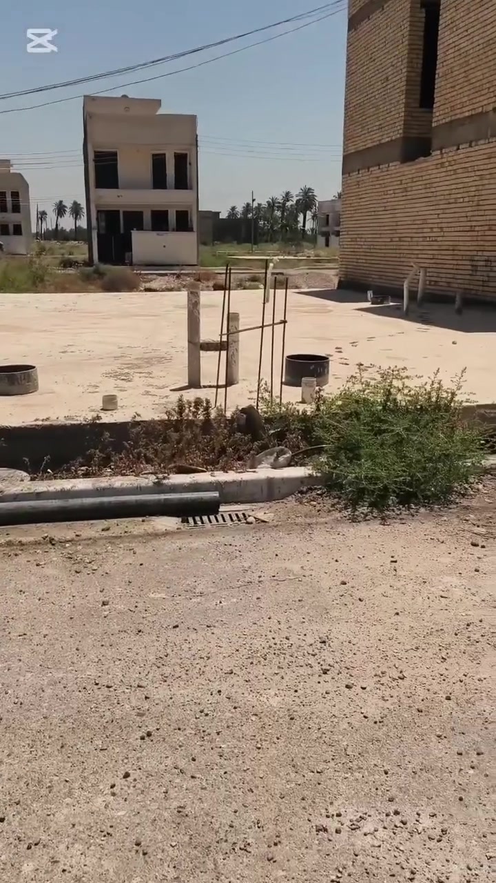 قطعة أرض للبيع مجمع البسمة مقابل مصفى الدورة
٢٠٠ متر واجهة ١٢.٥ ونزال ١٦ 
مع رفت
ماء كهرباء مجاري تبليط أرصفة
تباع منها ١٠٠ أو ٢٠٠
قريب جدا من سريع الدورة
تنازل شركة وإقرار محكمة 
للتواصل واتس
***********
