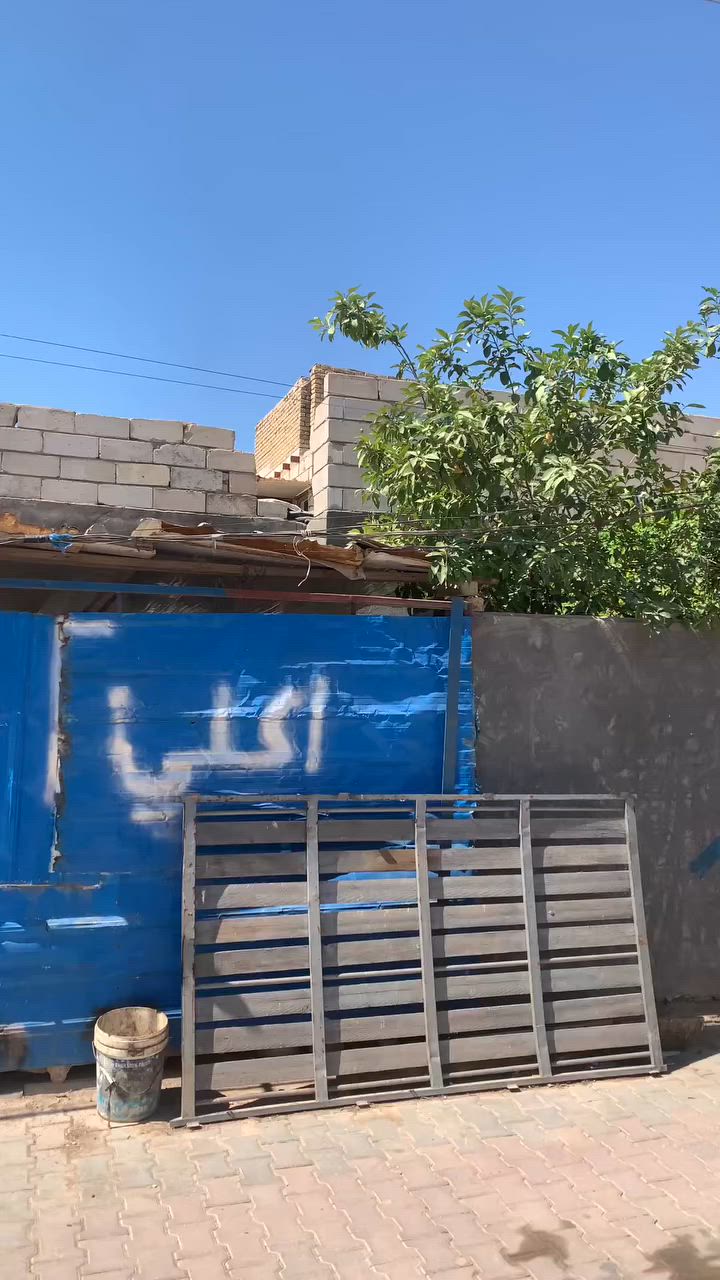 بيت للبيع250م طابو صرف موقع كلش حلو مرتب  قرب شارع الحمداني  3غرف نوم بي  عكادهً وطابوك علما البيت مطلوب مبادره  للاستفسارً اكثر تصالً ***********
 يوجد صور البيت ***********
