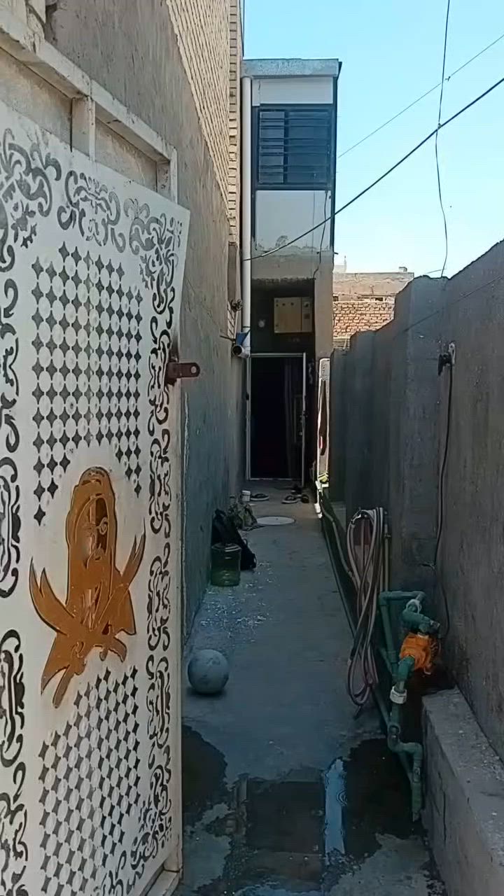 بسم الله رب البدايات نبدء.         دار للبيع سند ٢٥ زراعي طابقين مساحه 60m زعفرانيه نهايه الاربع شوارع شارع كراره تفاصيل عالخاص.        ابو علي وحسين *********** سعر ٥٥وقابل للتفاوض
