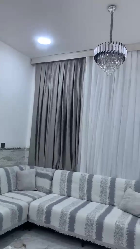 بيت للبيع مساحه ١٠٠ واجهه ٥ امتار نزال ٢٠ قاط واحد بناء حديث عنوان حي الكوفه بلاخير السعر ٦٥ وبي مجال للإستفسار الاتصال ع الرقم ***********
