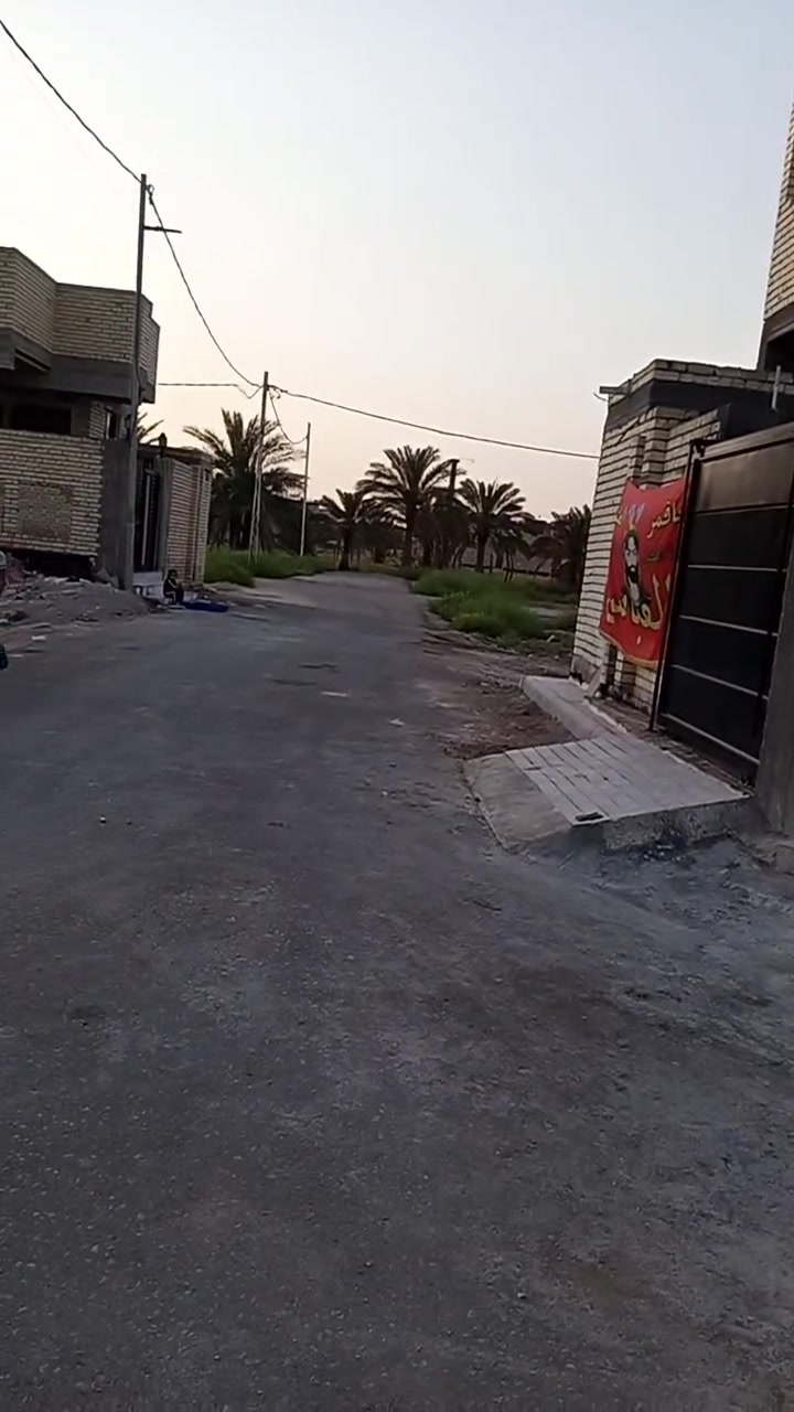 السلام عليكم 
قطعه للبيع كاع الزكندري المجمع الجديد قبل المدرسه واجه 10متر نزال 17الاربع خدمات كامله شارع تبليط 7متر لاتصال ع رقم 
***********
