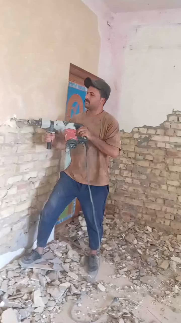 سلام عليكم عندك حايط تعبان تريد تكشره شغل مضبوط ***********
