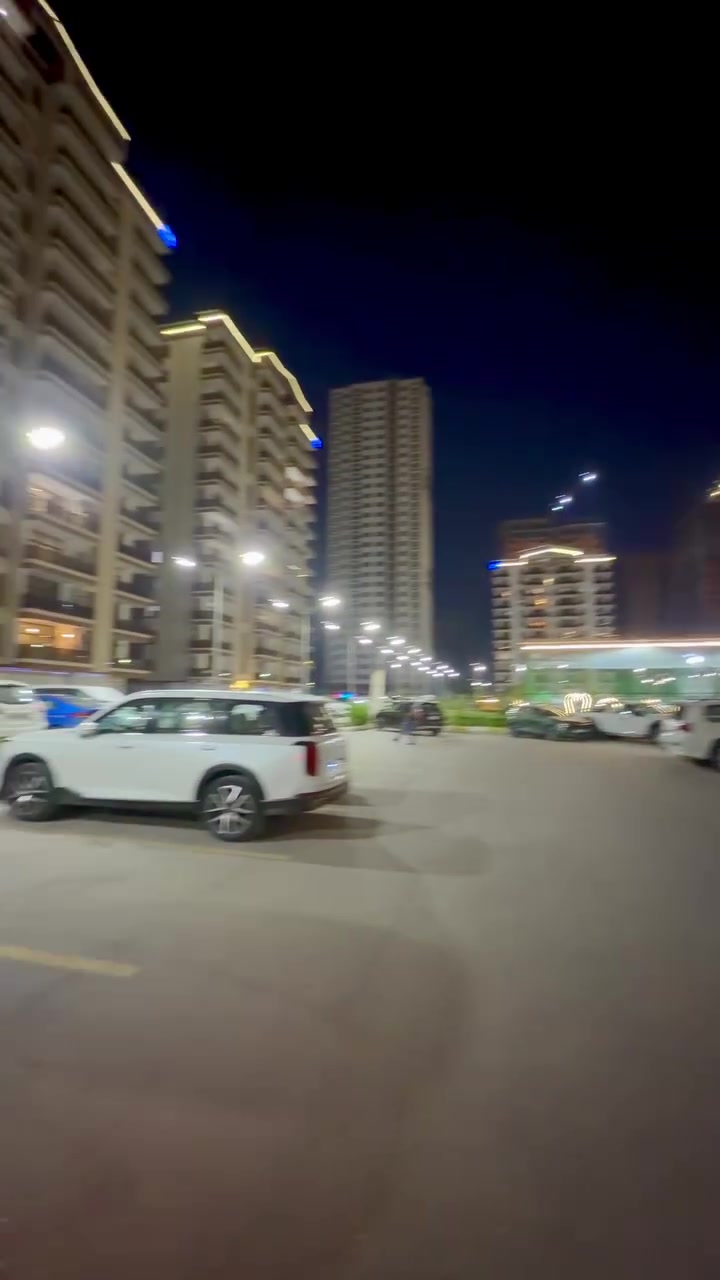 🏡 شقة مميزة للبيع داخل مجمع المنصور سيتي 🏙️
✨ المساحة: 176 م²
🛏️ 3 غرف نوم (منها غرفة ماستر)
🏢 الطابق: 14
🌇 إطلالة مباشرة على شارع أبو جعفر المنصور
🆕 استلام جديد وجاهزة للسكن
💰 بسعر مناسب جداً

فرصة رائعة للسكن الراقي أو للاستثمار داخل أحد أفضل المجمعات السكنية في بغداد.

📞 للاستفسار: ***********

