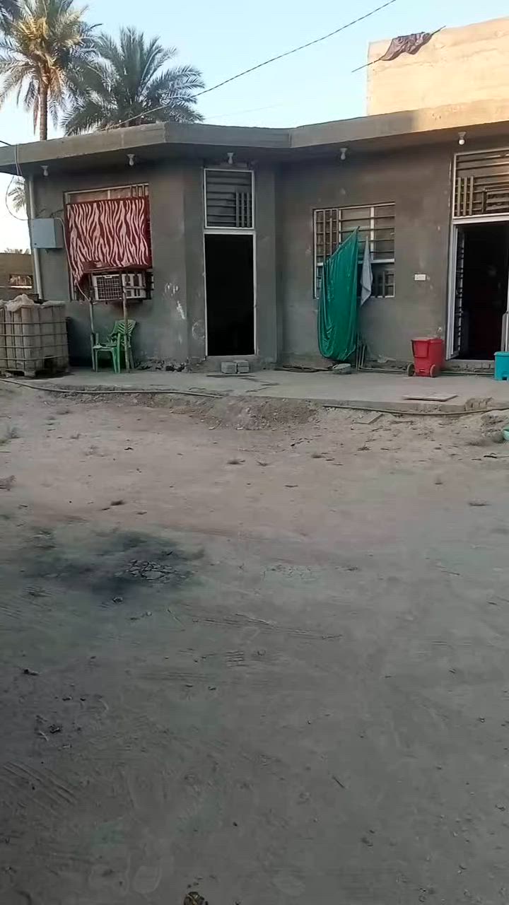 سلام عليكم دار للبيع
مساحه 275طابو زراعي سند 25تحويل مباشر 
البيت بي نواقص مثل ما موضح 
حله بكرلي البو حمير 
سعر 75قابل للتفاوض 
***********
