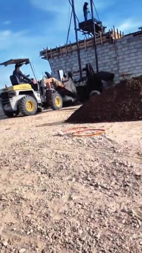 السلام عليكم شفر كوماتسو حجم 30 رقم أربيل محرك معمر رايمن لاصرف ولا نفخ طخم تاير جديد ورمنيه كامله العنوان موصل ***********
