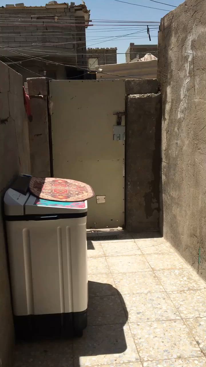 بيت لبيع مكان مجمع فدك قرب مشتل مساحة ٨٠ سعر ٣٠ رقم راعي
***********
